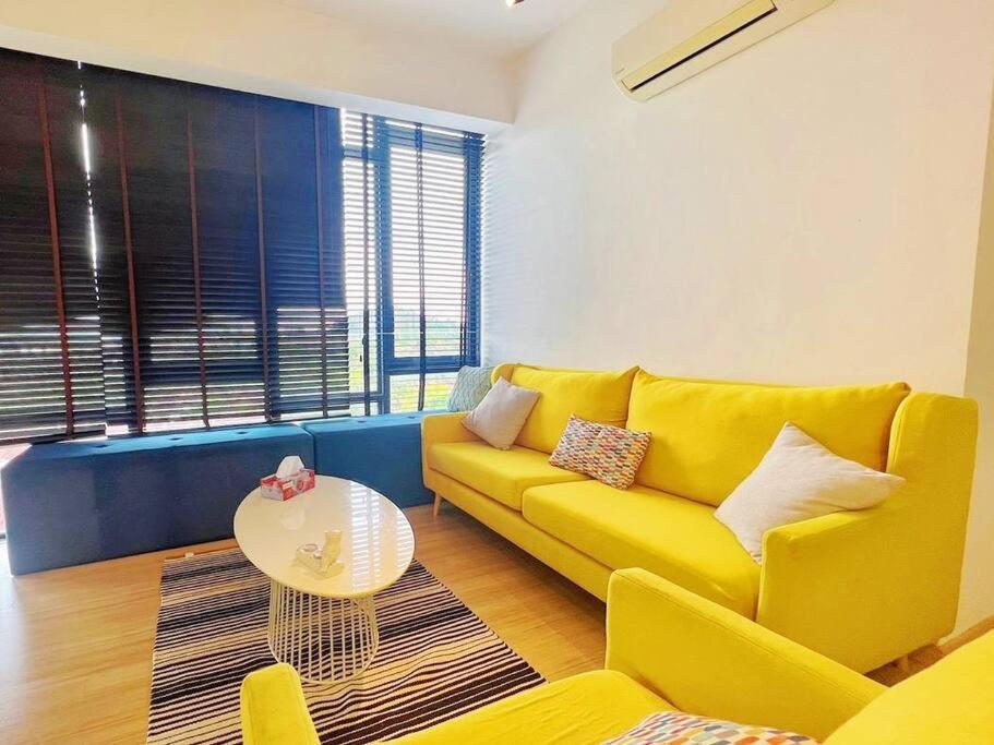 Mount Austin Cube8teen Apartemen *